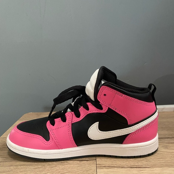 Jordan Other - Hot pink Jordan 4 slightly worn in great condition